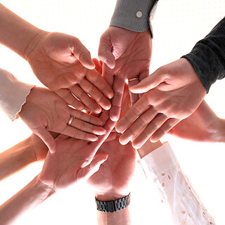 Teamkreis mit Hände-Stapel