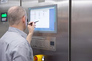 Dokumentation und zertifizierte Technologien für die Batteriefertigung